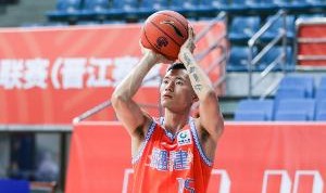 星空体育平台-陈林坚完成山东男篮首秀 10投7中&amp;三分5中3 得到全场最高18分