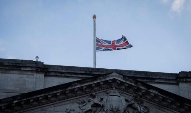 星空体育平台-英国所有足球赛事将全部停摆！下轮英超也有风险？