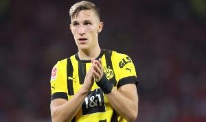 图片报：施洛特贝克是在训练中受伤，多特预计他也将缺席世俱杯