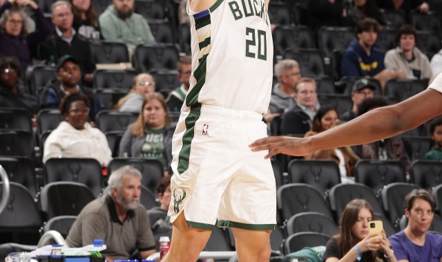 星空投注-100%先生！AJ·格林三分5中5贡献22分，罚球7中7